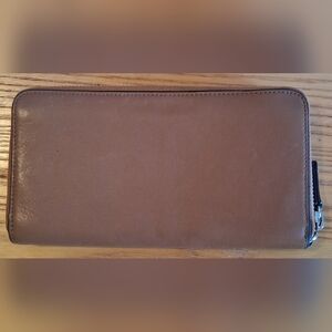 EUC Leatherology Windsor Caramel Tan Full Grain Zip Around Quiet Luxury Wallet